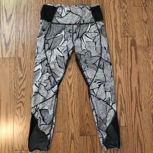 LuluLemon cropped leggings. Size 8